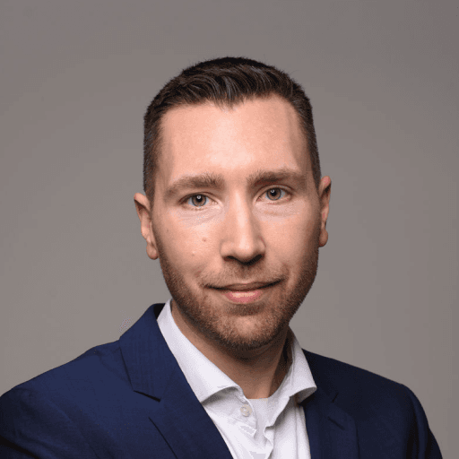 Porträt von Nils Gregersen, Co-Founder & Geschäftsführer bei Spargold