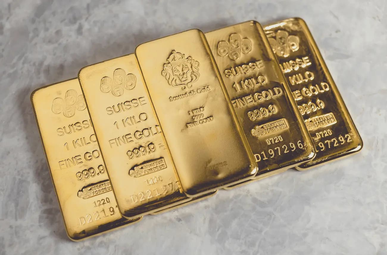 LBMA-certified Scottsdale Mint gold bars with engraved serial number as physical precious-metal property